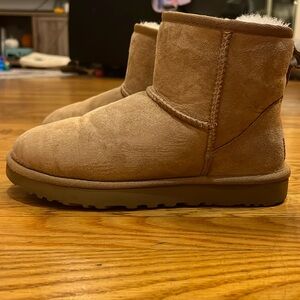 Mini UGG boots size US size 6 UK size 4 used.